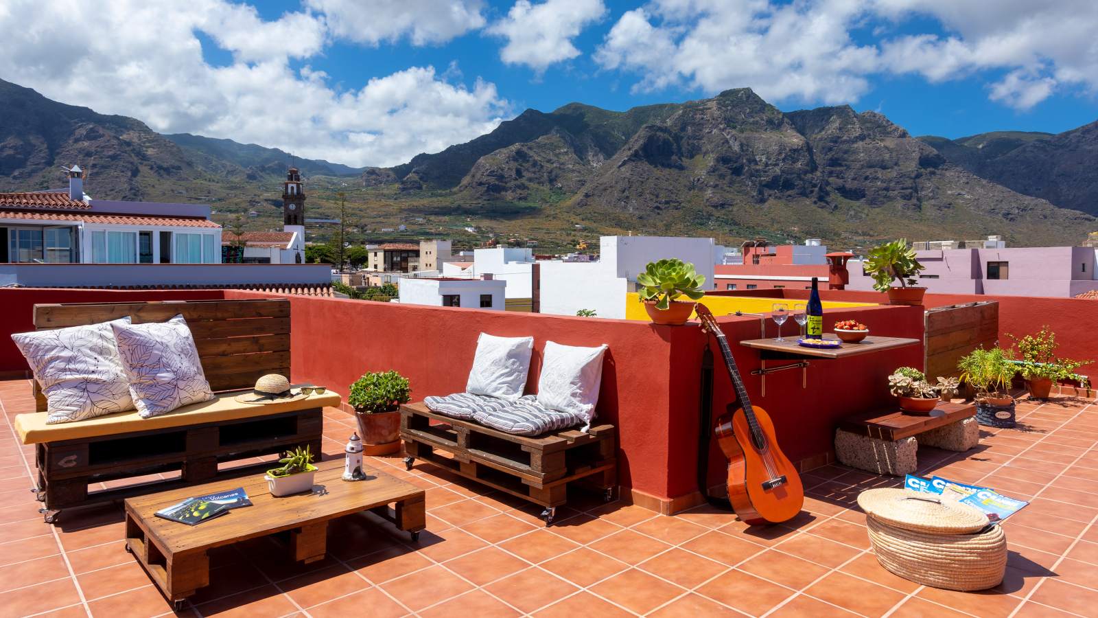 Vistas al Parque Rural de Teno desde la azotea de Tabaiba Guesthouse: tu hostal en Tenerife