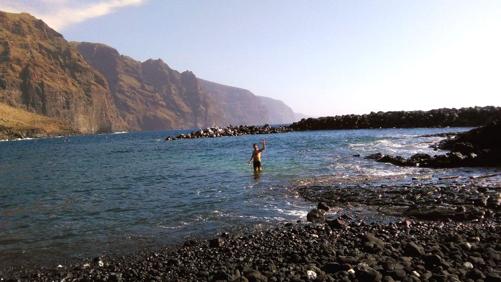 Bath in the Atlantic Ocean with views of the cliffs of Los Gigantes