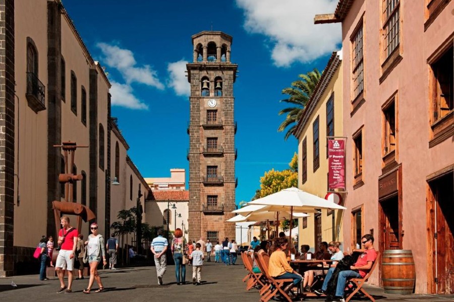 In La Laguna, you can simply stroll through the pedestrian streets and soak up the atmosphere