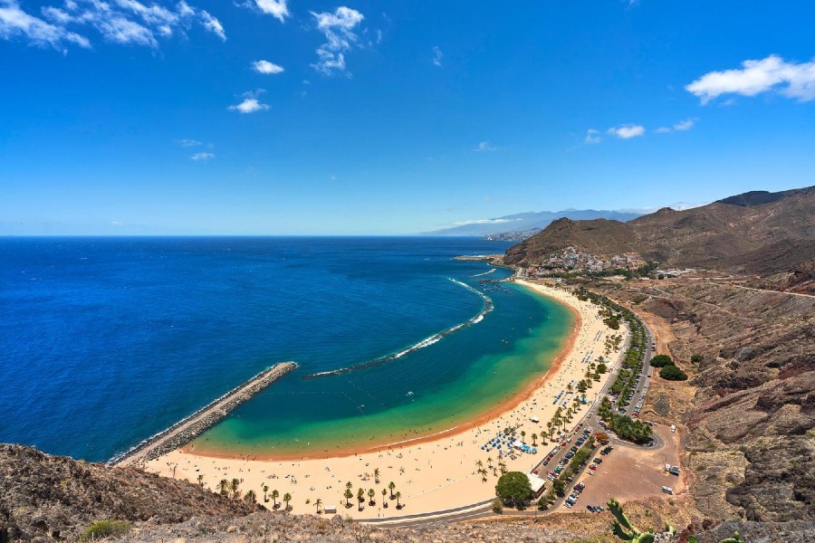 At the end of the cultural hike on Tenerife, the paradisiacal beach Las Teresitas awaits