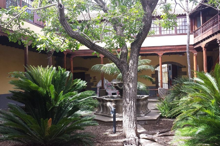 Typischer kanarischer Innenhof in La Laguna