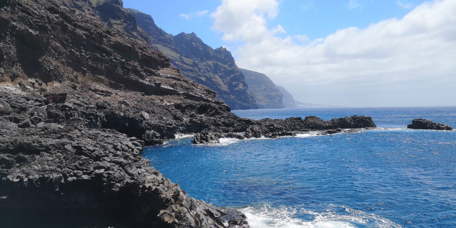 La Punta de Teno, al noroeste de Tenerife, tiene impresionantes piscinas naturales